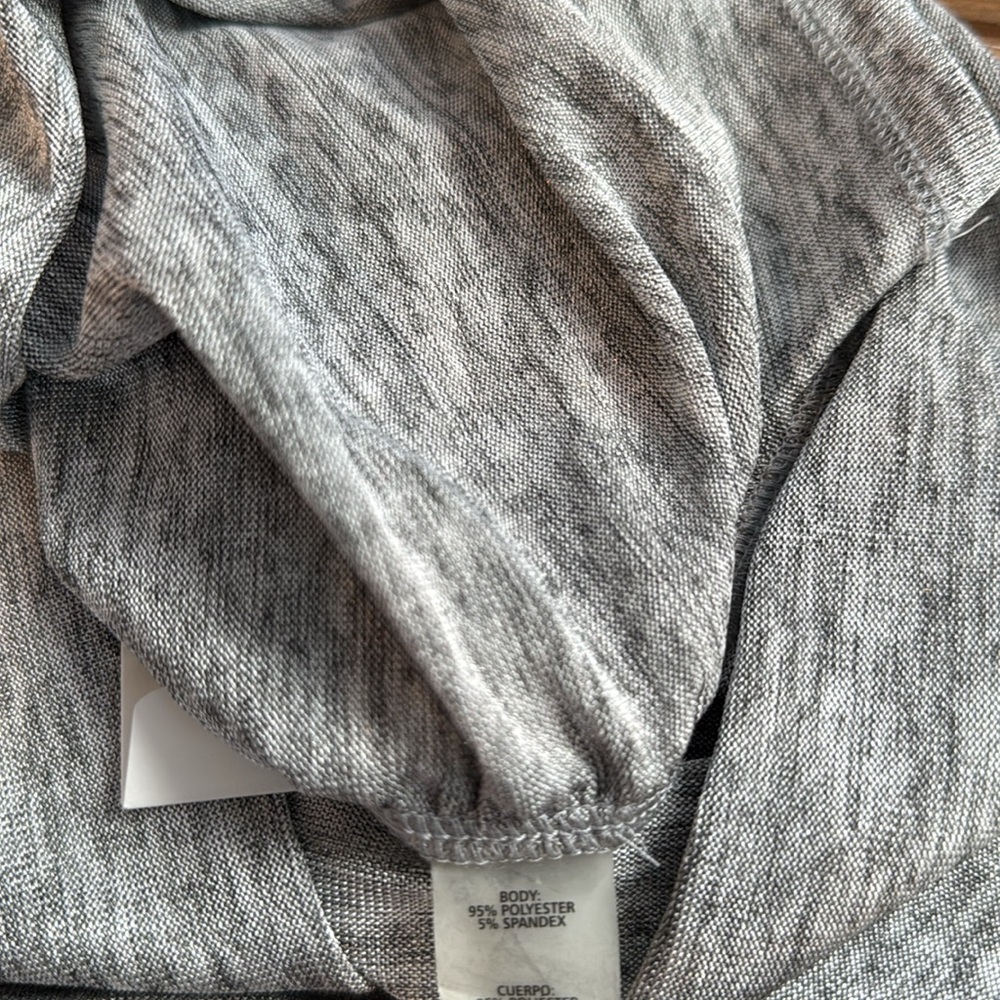 Calvin Klein Women’s Sleeveless Silver Metallic Top, buttons on shoulders size L - Picture 8 of 8